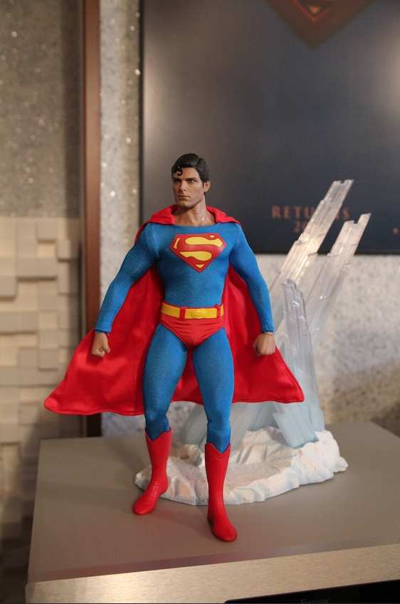 SUPERMAN HOT TOYS 2011