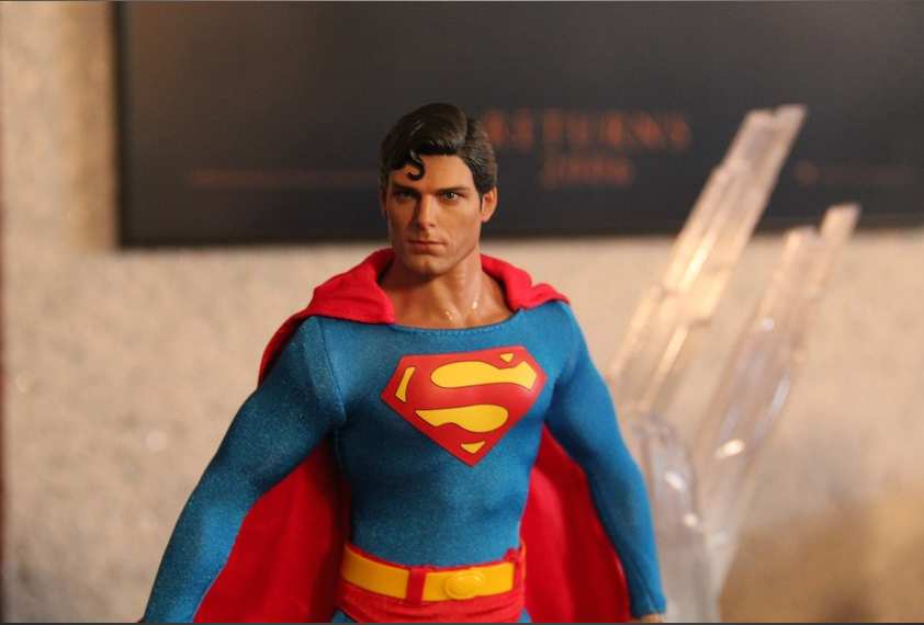 SUPERMAN HOT TOYS 2011