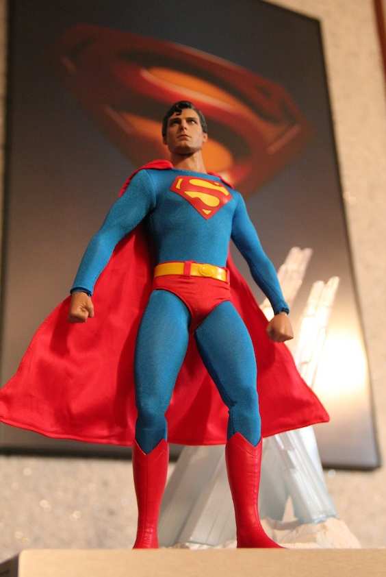 SUPERMAN HOT TOYS 2011