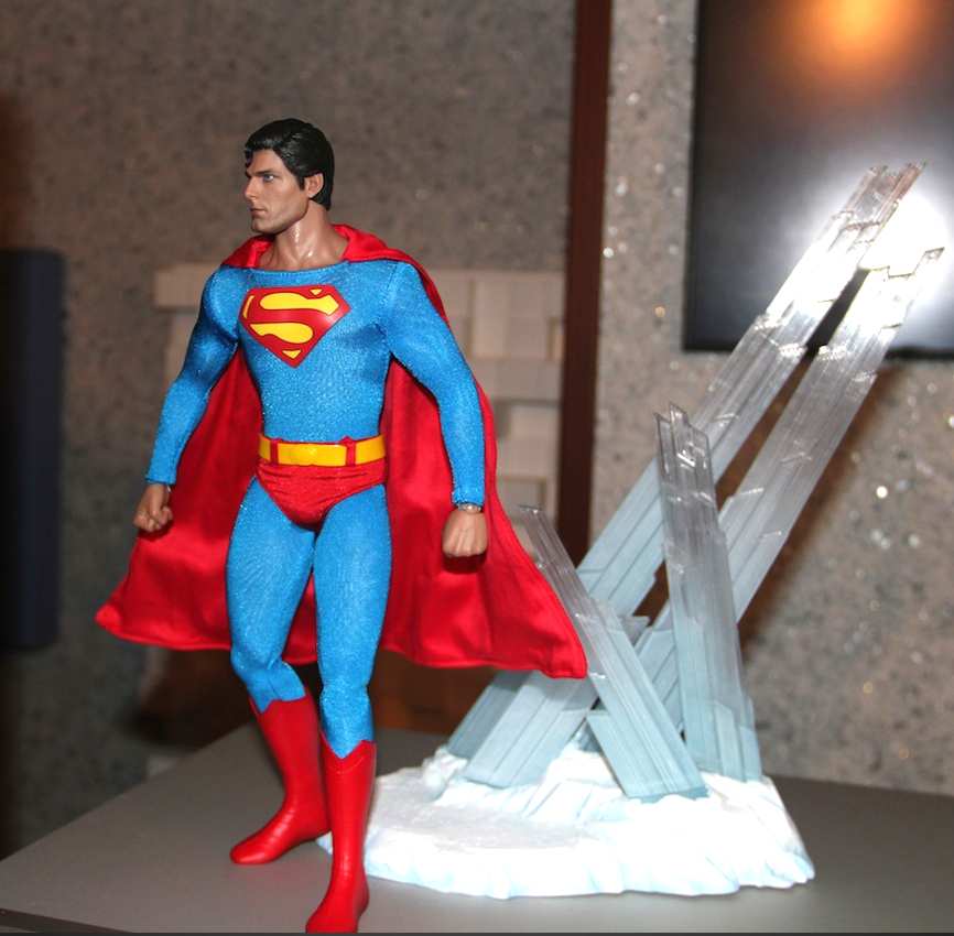 SUPERMAN HOT TOYS 2011