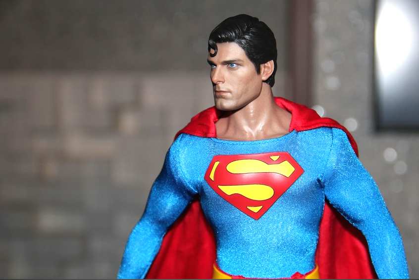 SUPERMAN HOT TOYS 2011