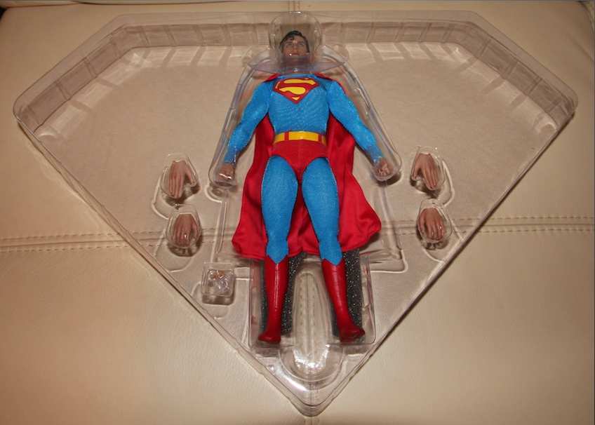 SUPERMAN HOT TOYS 2011
