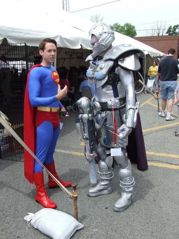 MUSEO DE SUPERMAN EN METROPOLIS, ILLINOIS, USA. NOEL NEILL Y HELEN SLATER