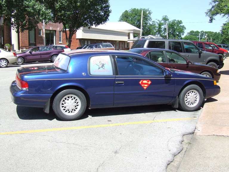 MUSEO DE SUPERMAN EN METROPOLIS, ILLINOIS, USA. NOEL NEILL Y HELEN SLATER