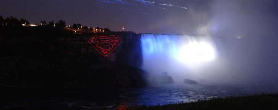 SUPERMAN RETURNS EN NIAGARA FALLS