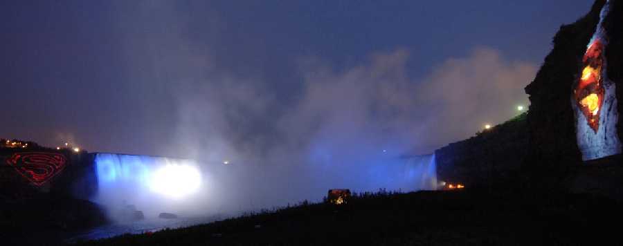 SUPERMAN RETURNS EN NIAGARA FALLS