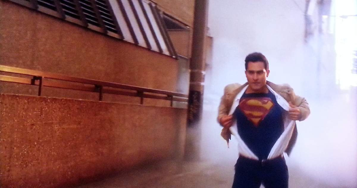 SUPERMAN IN SUPERGIRL