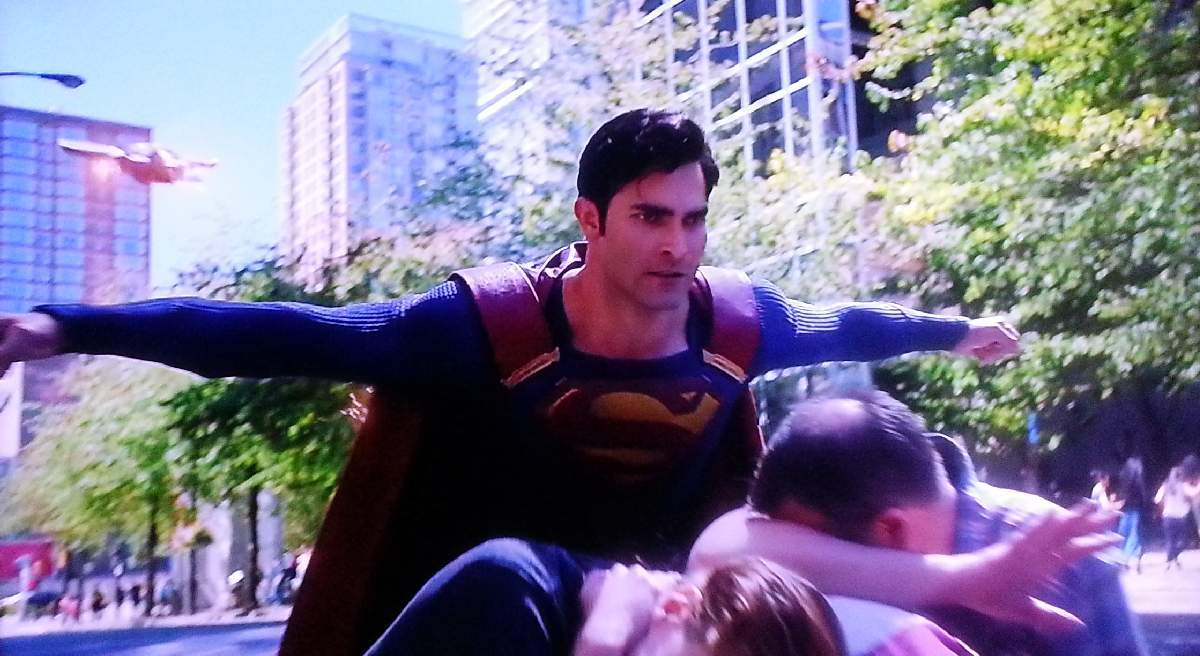 SUPERMAN IN SUPERGIRL