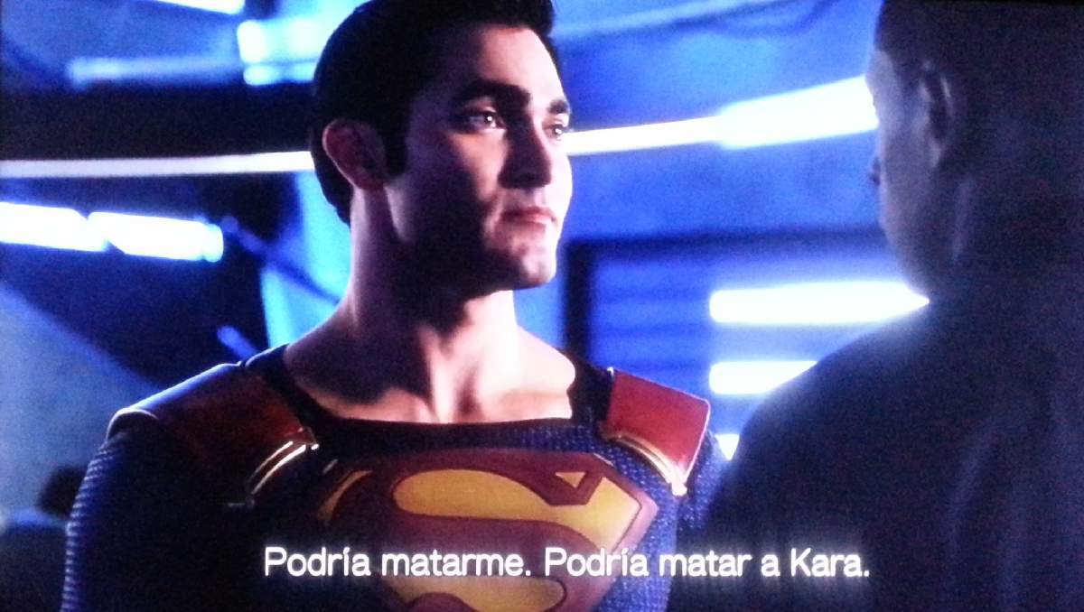 SUPERMAN IN SUPERGIRL